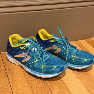 Women's NEWTON Distance 9 Running Shoes Blue with Yellow Lining